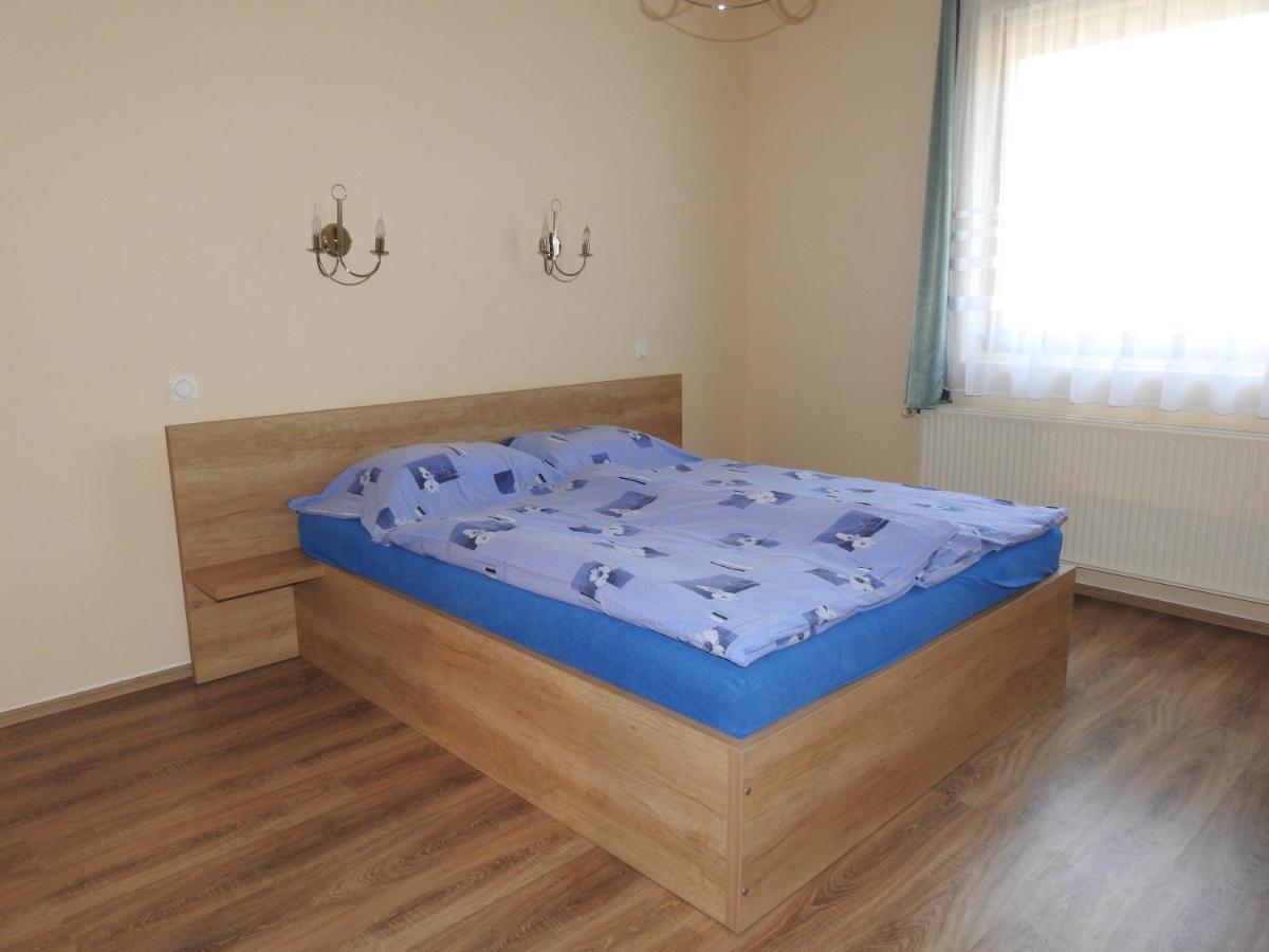 Petra Apartmanház Badacsonytomaj Exterior foto