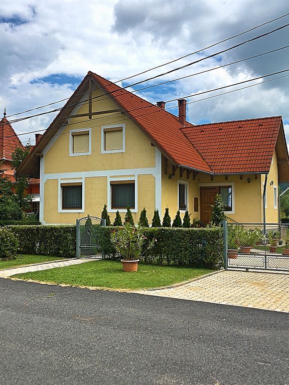 Petra Apartmanház Badacsonytomaj Exterior foto