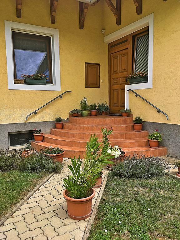 Petra Apartmanház Badacsonytomaj Exterior foto